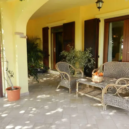 Apartment Villetta In Zona Panoramica, Immersa Nel Verde Della Macchia Mediterranea *