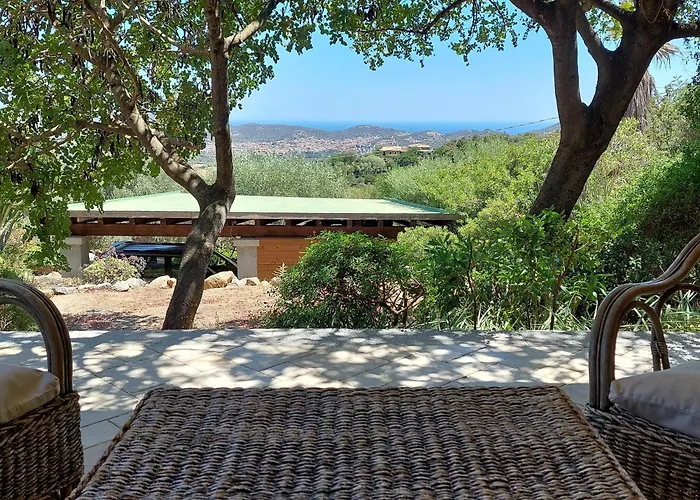 Appartamento In Zona Panoramica, Immersa Nel Della Macchia Mediterranea *