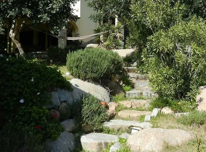 Appartamento In Zona Panoramica, Immersa Nel Della Macchia Mediterranea