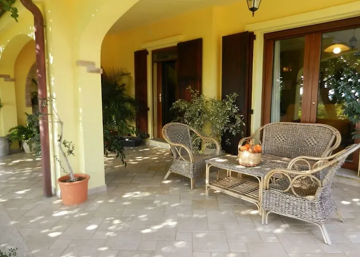 Appartamento In Zona Panoramica, Immersa Nel Della Macchia Mediterranea *