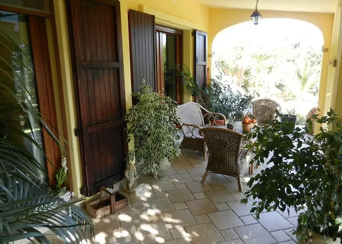 Appartamento In Zona Panoramica, Immersa Nel Della Macchia Mediterranea